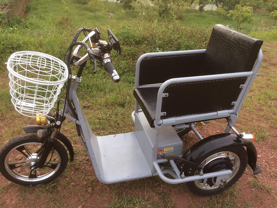Xe lăn điện cho người khuyết tật - người liệt 2 chân